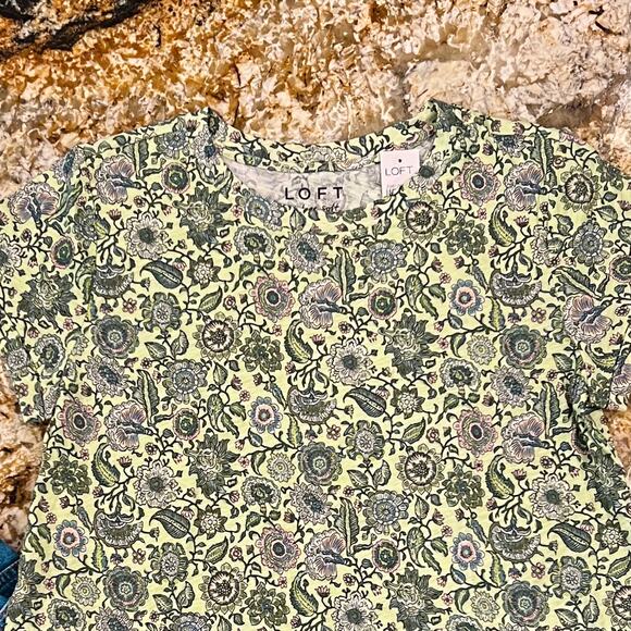 NWT LOFT Green Floral Short Sleeve Cotton Crewneck Tee - SIZE XS - Picture 4 of 10